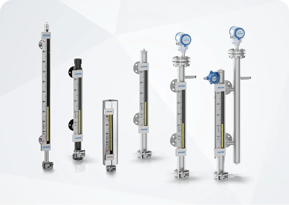 Magnetic level indicators with scales and sensors for industrial liquid level monitoring.